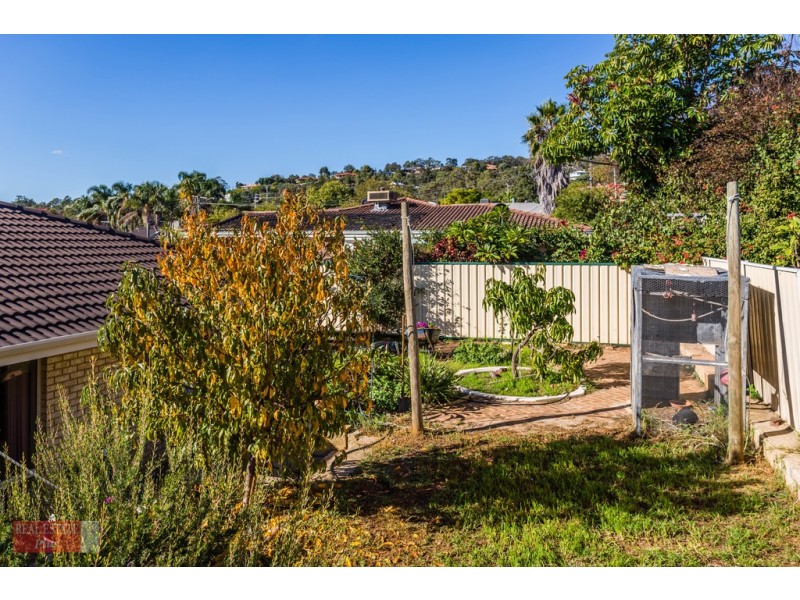 8 Pagnell Way, Swan View WA 6056