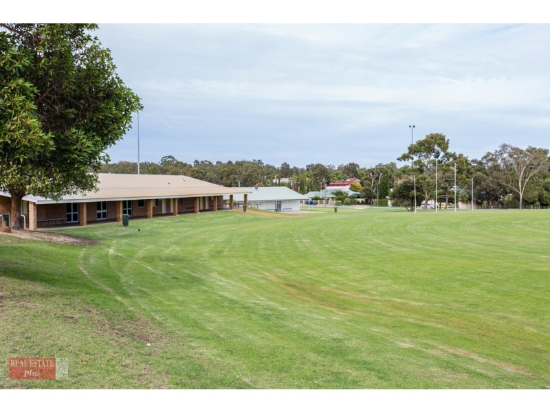 8 Pagnell Way, Swan View WA 6056