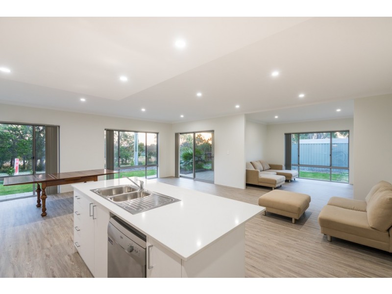 2 Croydon Street, Bellevue WA 6056