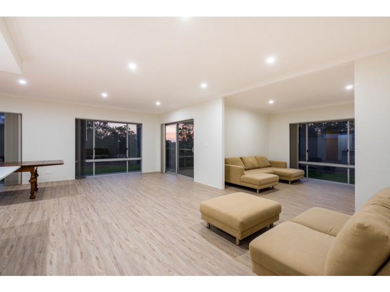 2 Croydon Street, Bellevue WA 6056