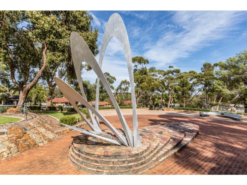 2 Croydon Street, Bellevue WA 6056