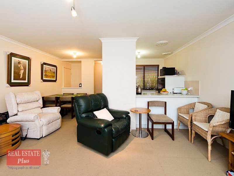 8/3 Reynolds Drive, Swan View WA 6056