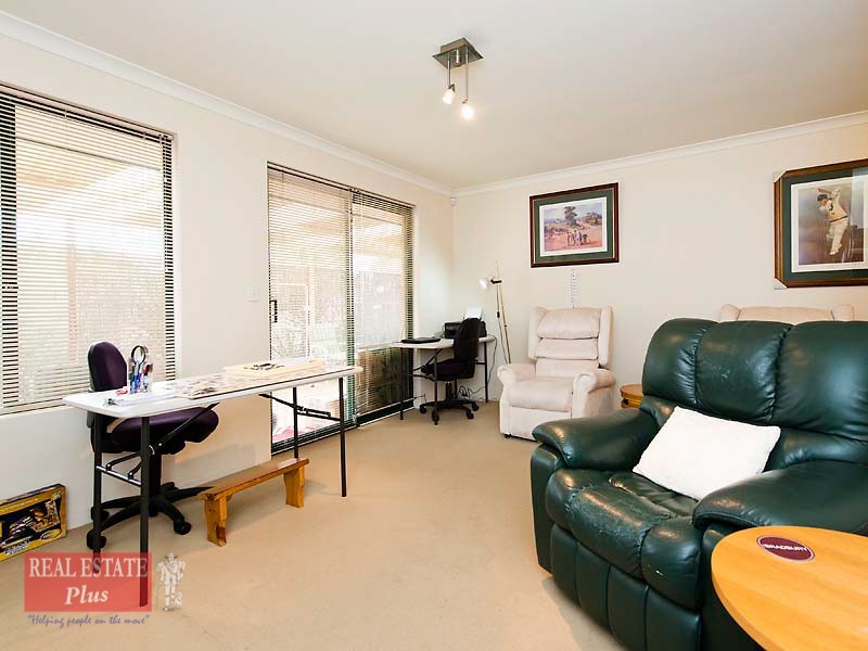 8/3 Reynolds Drive, Swan View WA 6056