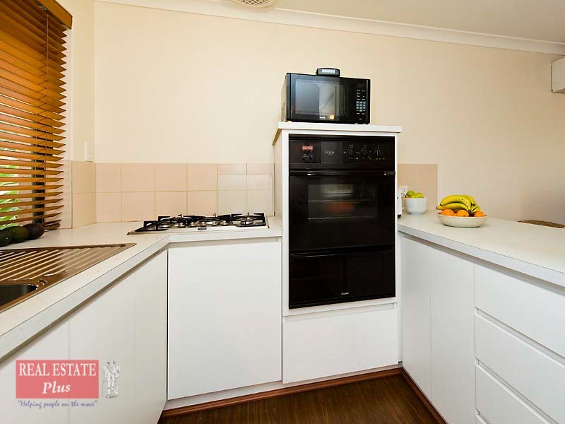 8/3 Reynolds Drive, Swan View WA 6056