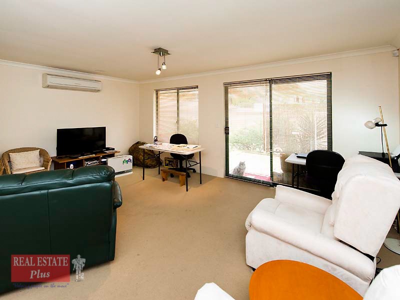 8/3 Reynolds Drive, Swan View WA 6056