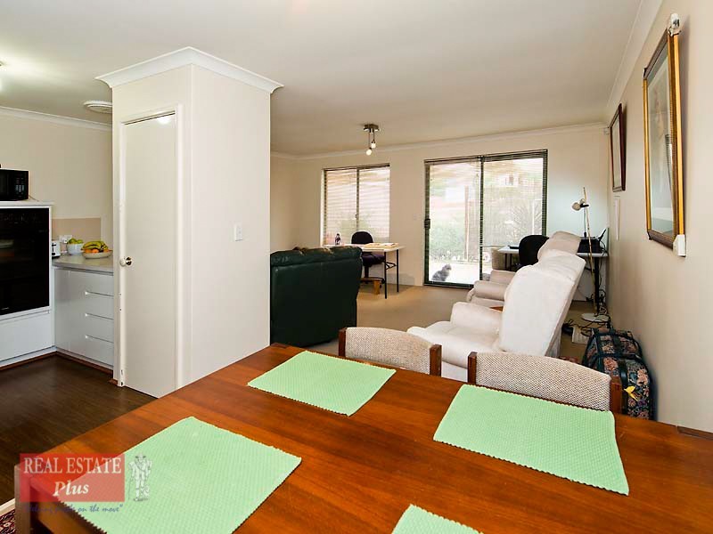8/3 Reynolds Drive, Swan View WA 6056