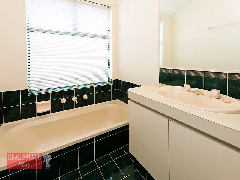 8/3 Reynolds Drive, Swan View WA 6056