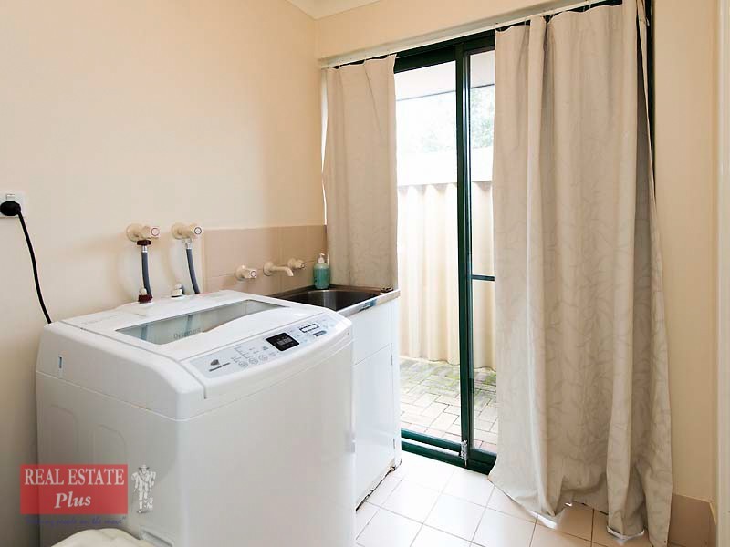 8/3 Reynolds Drive, Swan View WA 6056