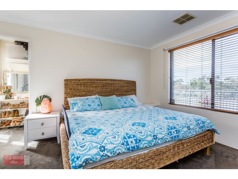 17 Grassdale Parkway, Ellenbrook WA 6069