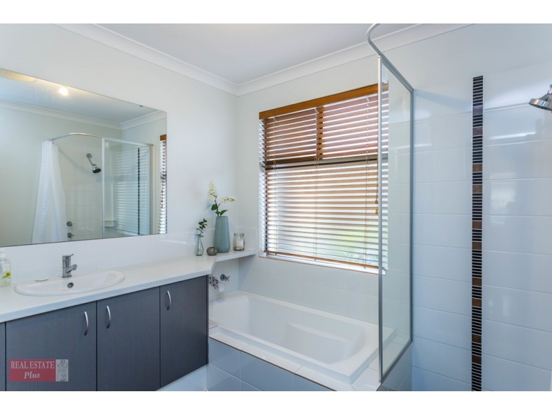 17 Grassdale Parkway, Ellenbrook WA 6069