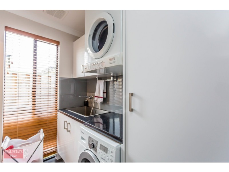 17 Grassdale Parkway, Ellenbrook WA 6069