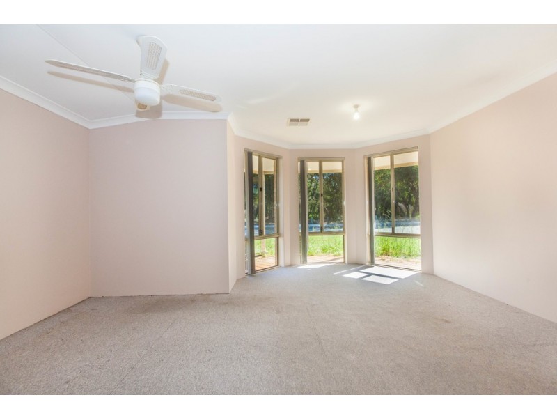 19 St Elias Place, Caversham WA 6055