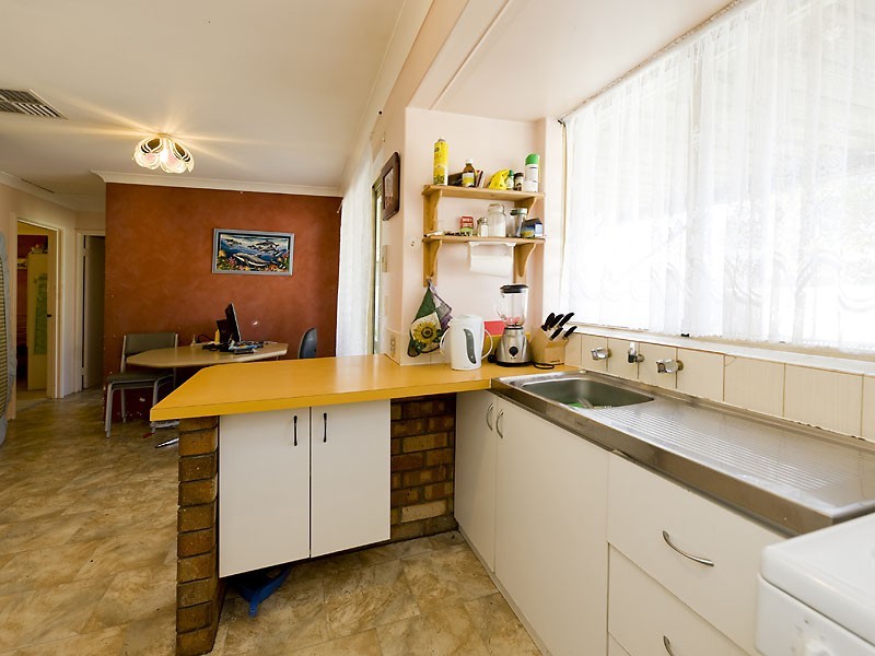 80 Victoria Parade, Midvale WA 6056