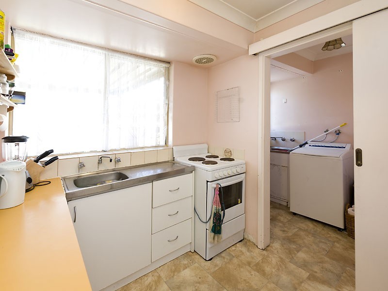 80 Victoria Parade, Midvale WA 6056