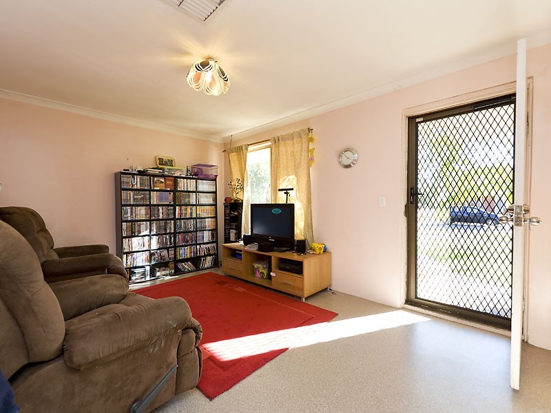 80 Victoria Parade, Midvale WA 6056