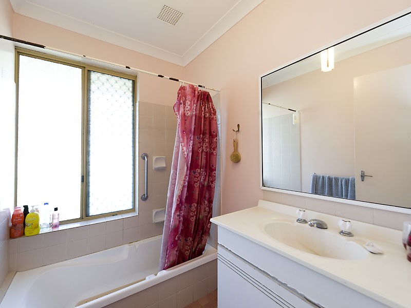 80 Victoria Parade, Midvale WA 6056