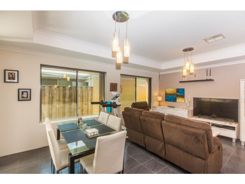 10 Lindrum Street, Ellenbrook WA 6069