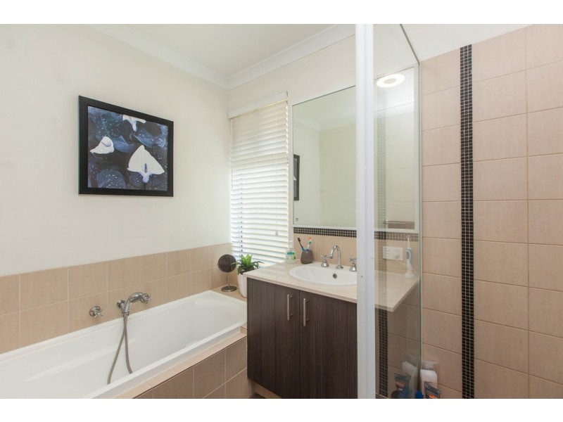 10 Lindrum Street, Ellenbrook WA 6069