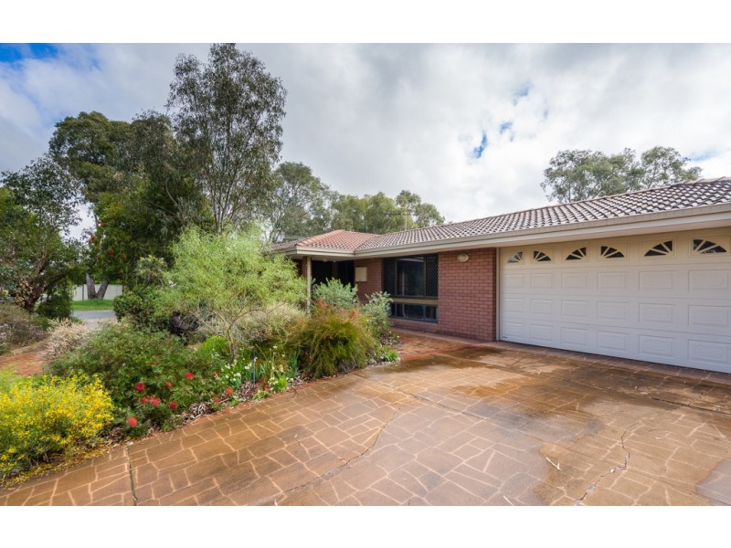 17 James Avenue, Hazelmere WA 6055