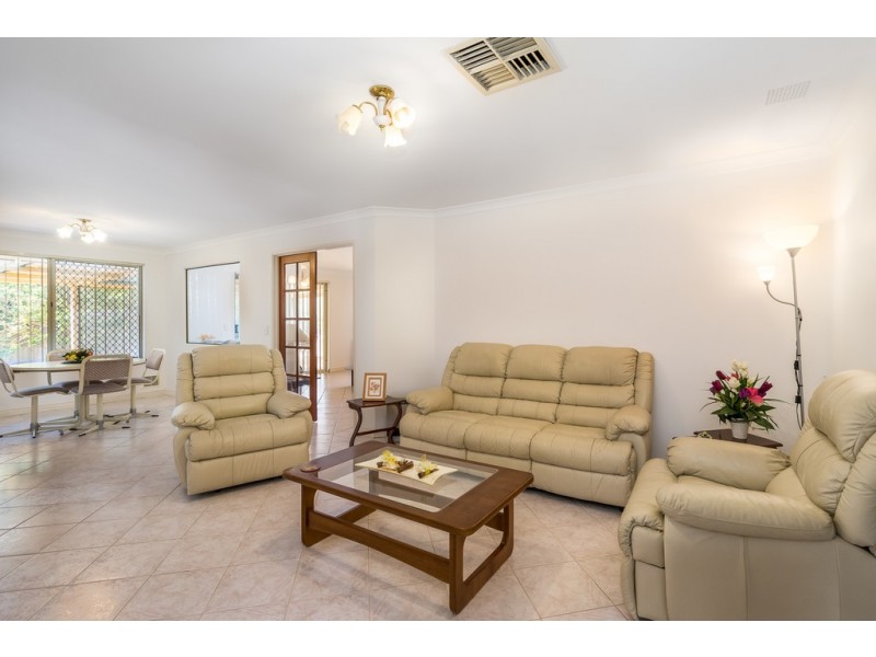 15 Maple Crescent, Helena Valley WA 6056