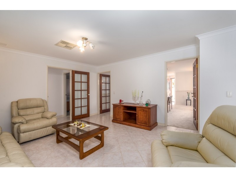 15 Maple Crescent, Helena Valley WA 6056