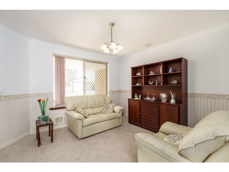 15 Maple Crescent, Helena Valley WA 6056