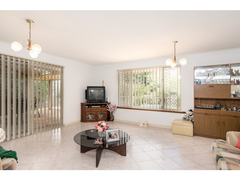 15 Maple Crescent, Helena Valley WA 6056