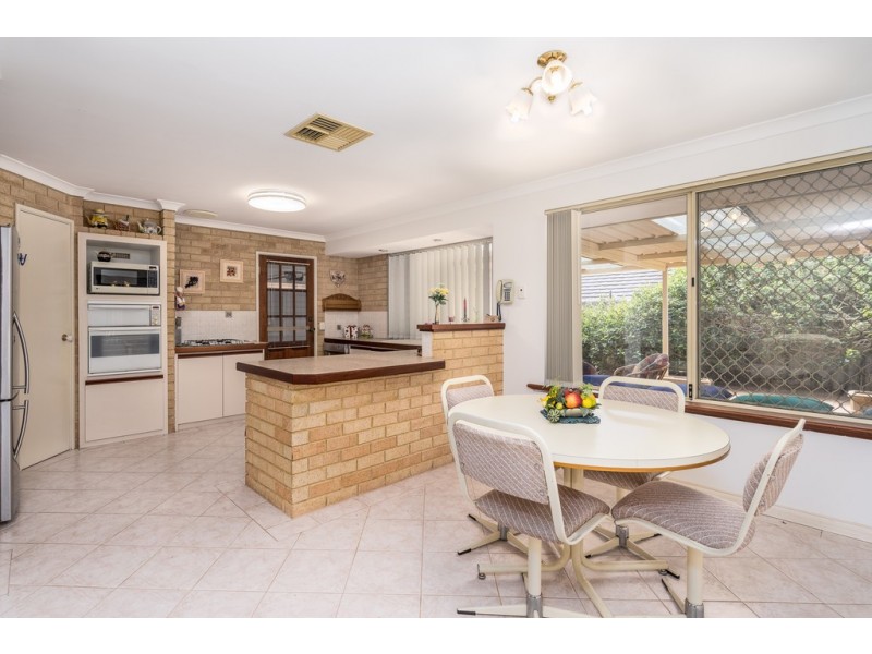 15 Maple Crescent, Helena Valley WA 6056