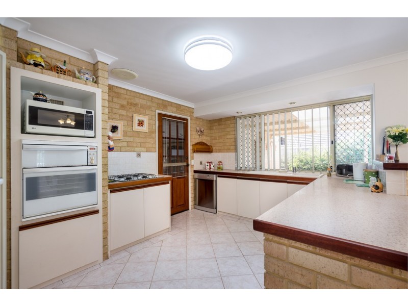 15 Maple Crescent, Helena Valley WA 6056