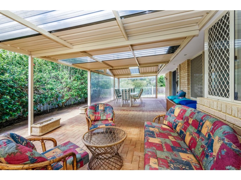 15 Maple Crescent, Helena Valley WA 6056