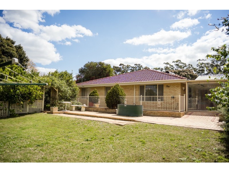 15 Maple Crescent, Helena Valley WA 6056