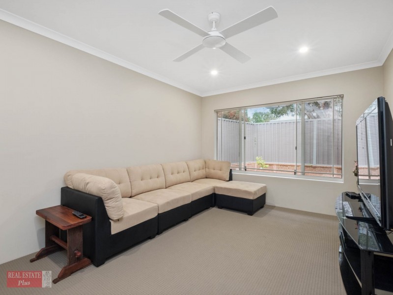 15 Russell Road, Greenmount WA 6056