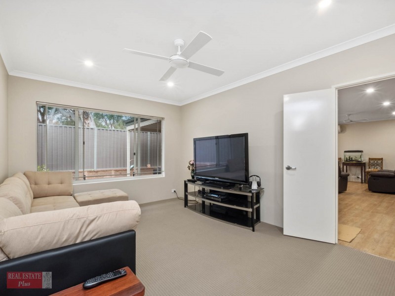 15 Russell Road, Greenmount WA 6056