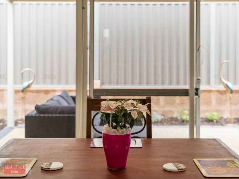 15 Russell Road, Greenmount WA 6056