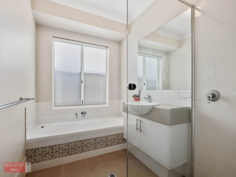 15 Russell Road, Greenmount WA 6056