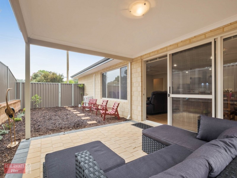 15 Russell Road, Greenmount WA 6056