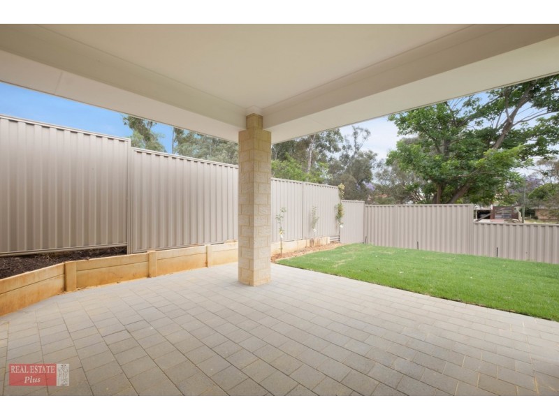 2/4 Russell Road, Greenmount WA 6056