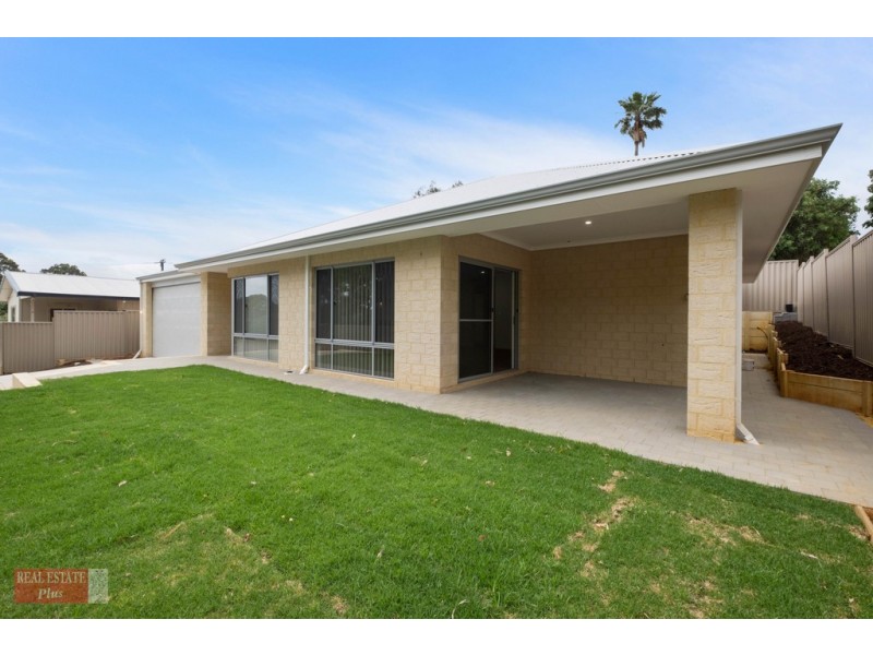 2/4 Russell Road, Greenmount WA 6056