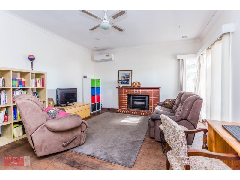 2 Jarril Place, Koongamia WA 6056