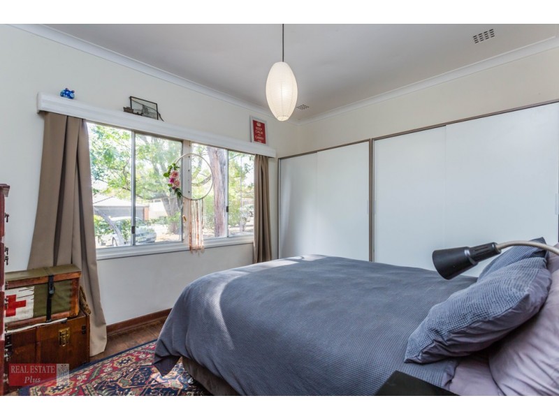 2 Jarril Place, Koongamia WA 6056