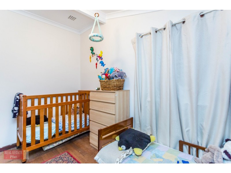 2 Jarril Place, Koongamia WA 6056
