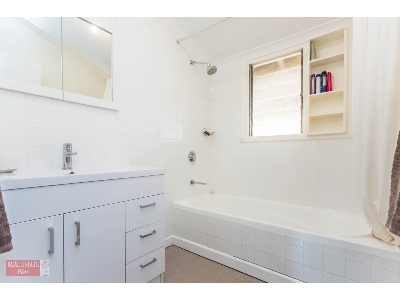 2 Jarril Place, Koongamia WA 6056
