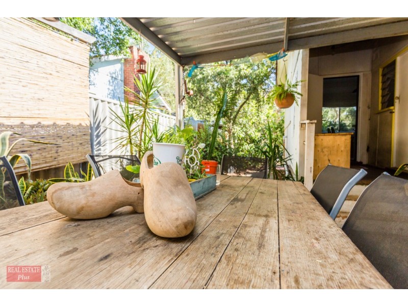 2 Jarril Place, Koongamia WA 6056