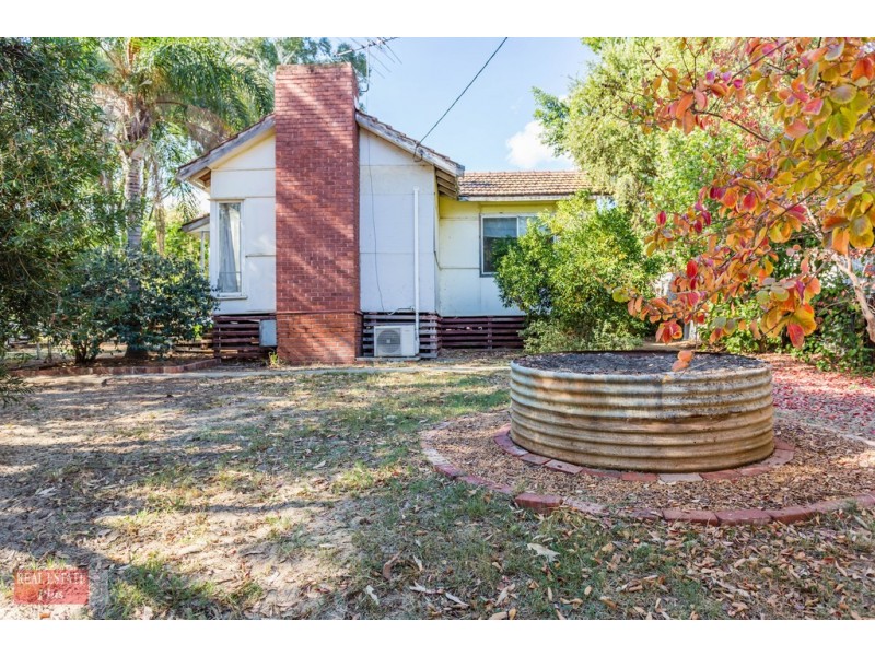 2 Jarril Place, Koongamia WA 6056