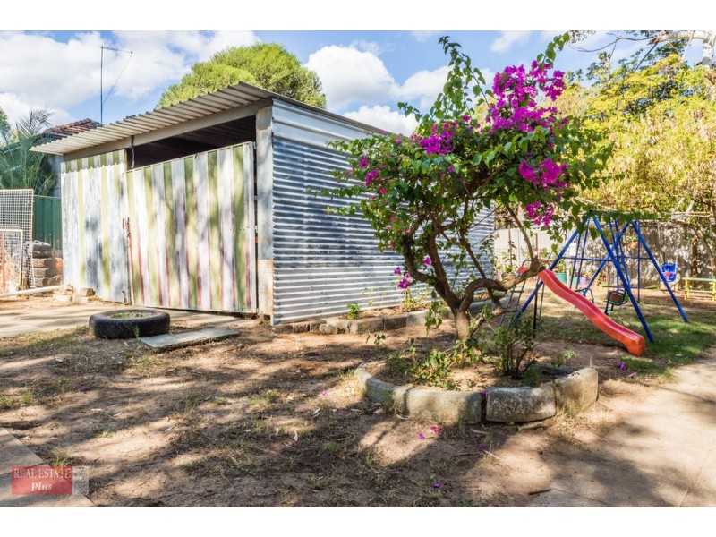 2 Jarril Place, Koongamia WA 6056
