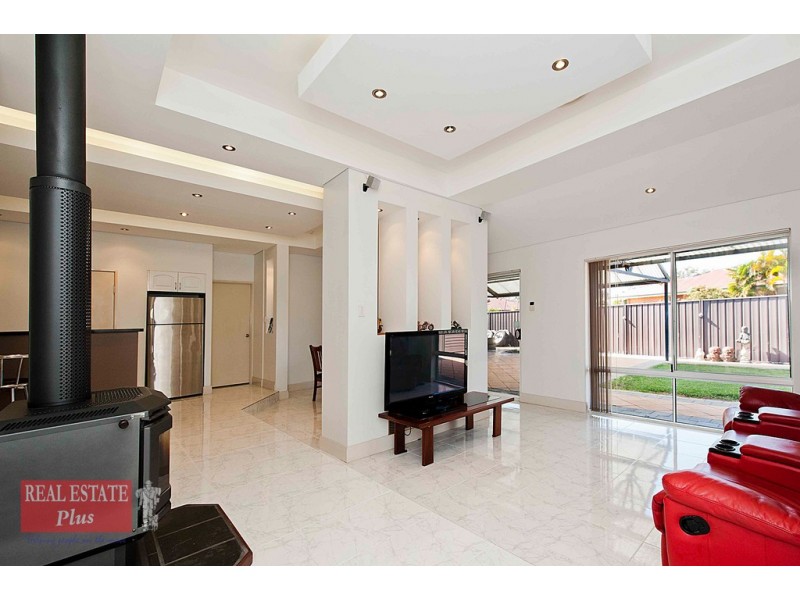 19 Riverdale Road, Helena Valley WA 6056