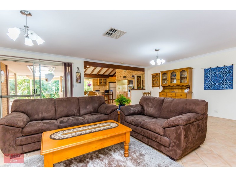 10 Robinia Rise, Helena Valley WA 6056