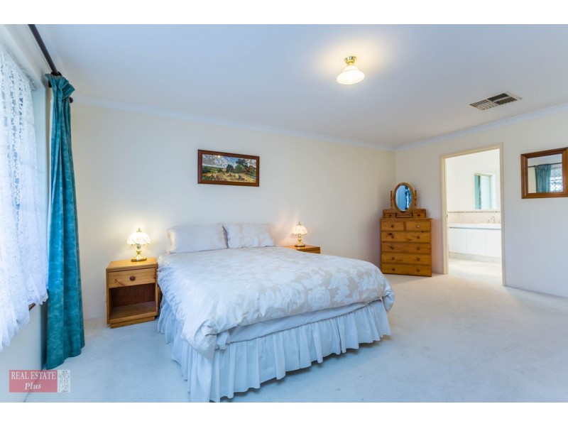 10 Robinia Rise, Helena Valley WA 6056