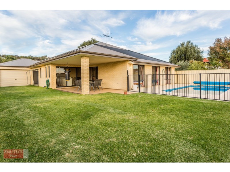 3 Pagnell Way, Swan View WA 6056