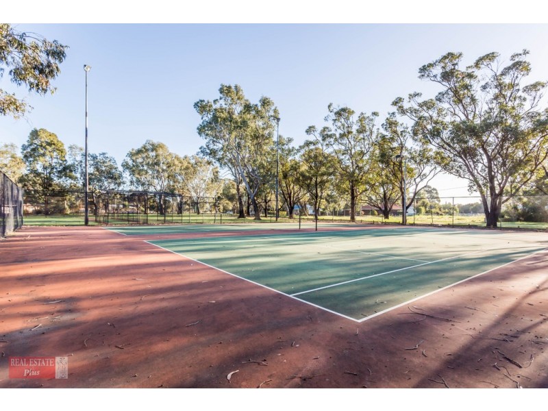 4/7 James Avenue, Hazelmere WA 6055